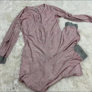 Rolee red and white striped long sleeve‎ onesie pajamas size medium